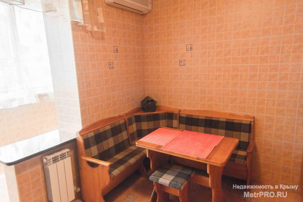 3 ККВ ПО УЛ Сеченова 25 в Ялте  общая площадь 81,7 м2   2/5 этажа  кухня 9,5 м2  жилая. 40,3 м2      3-комнатную... - 2