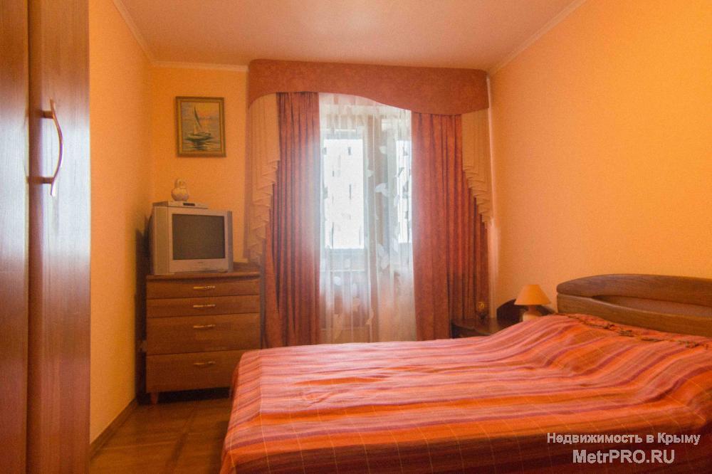 3 ККВ ПО УЛ Сеченова 25 в Ялте  общая площадь 81,7 м2   2/5 этажа  кухня 9,5 м2  жилая. 40,3 м2      3-комнатную... - 4