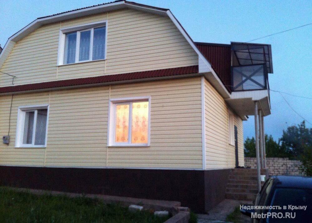 Дом построен в 2011 году, 4 спальни (17, 16, 16 и 12,5 м2), гостиная с камином 25 м2, просторная кухня 17 м2, 2...