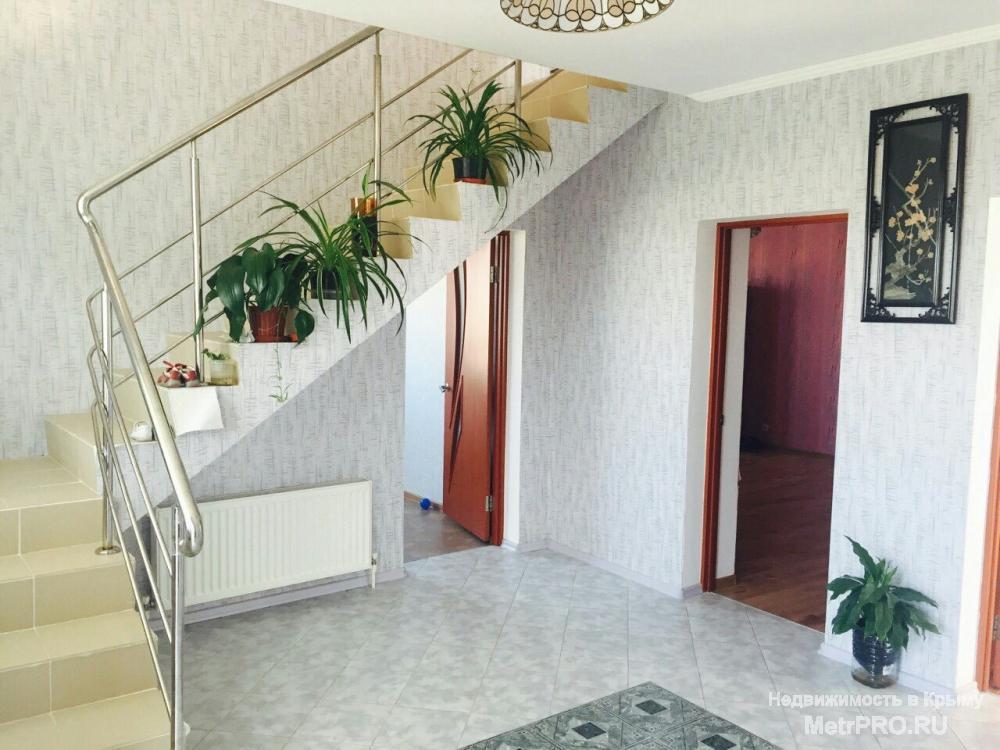 Дом построен в 2011 году, 4 спальни (17, 16, 16 и 12,5 м2), гостиная с камином 25 м2, просторная кухня 17 м2, 2... - 9