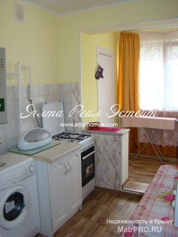 Продается однокомнатная квартира в г. Ялта, ул. Кривошты. Общая площадь 38 м2., комната 17 кв.м., большая лоджия (8... - 3