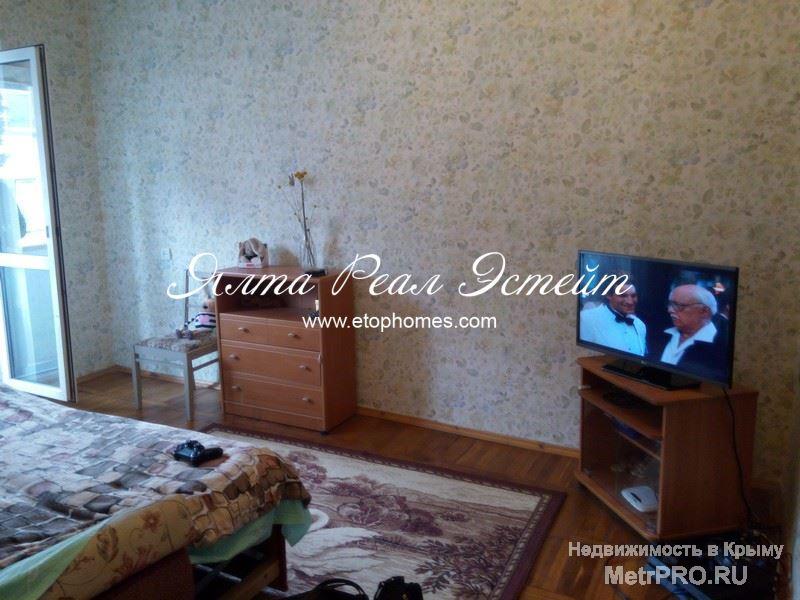 Продается двухкомнатная квартира в центре Ялты по ул. Московская. Находится на четвертом этаже четырехэтажного дома,...