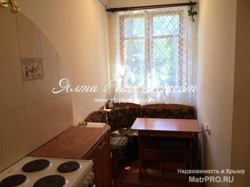 Продается двухкомнатная квартира по улице Винодела Егорова, Ялта (Массандра). Квартира расположена на втором этаже... - 2