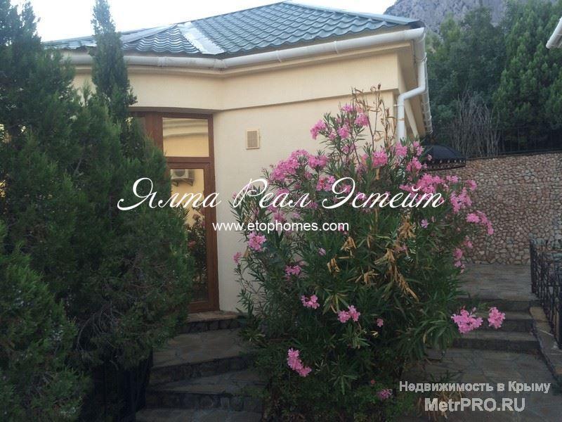 Продается эксклюзивная двухэтажная вилла на берегу Фороса. Вилла расположена в уникальном живописном месте с... - 2