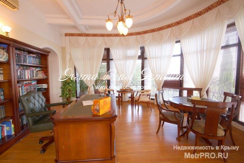 Продается роскошная трехэтажная вилла на побережье Фороса. Вилла расположена в живописном тихом месте с элитной... - 6