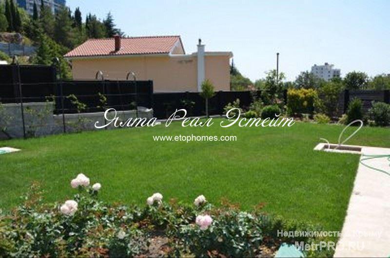 Дом в Гурзуфе 2 этажа, площадью 250 м2 на з/у 6,5 соток.     Благоустроенная территория, бассейн 5х10 м, прекрасный... - 1