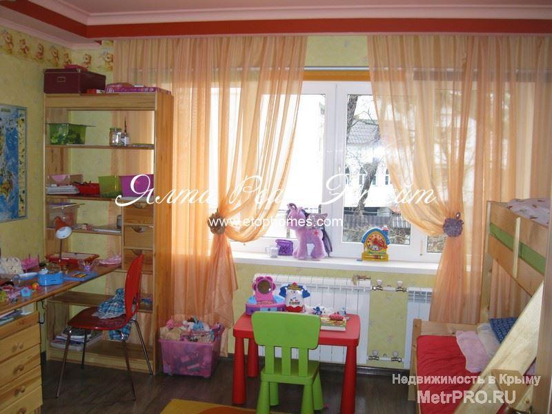 Роскошный таунхаус, общей площадью 170 м2, расположен на закрытой, охраняемой территории в Массандре.     Цоколь:... - 2