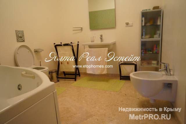 Продается эксклюзивная резиденция в Ялте, на побережье Фороса. Вилла находится в элитной части поселка с дорогой... - 9