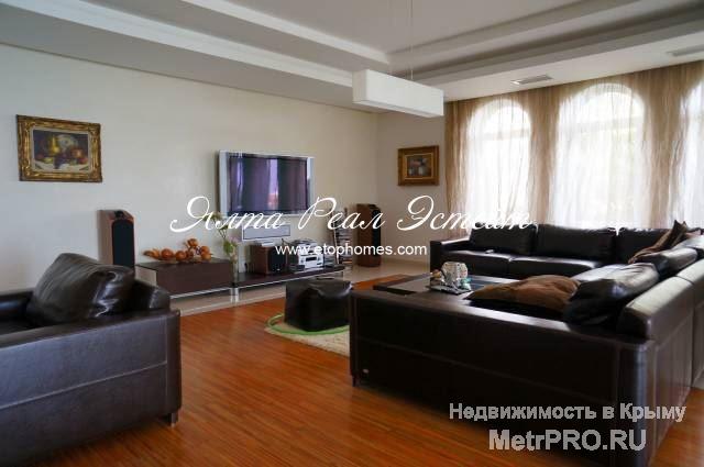 Продается эксклюзивная резиденция в Ялте, на побережье Фороса. Вилла находится в элитной части поселка с дорогой... - 18