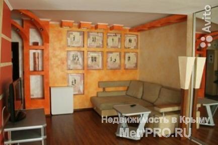 Продам 2-х комнатную квартиру в центре Симферополя на пр. Кирова! Этаж 5/5Общ.пл.45кв.м.,кухня-студия 20кв.м, спальня...