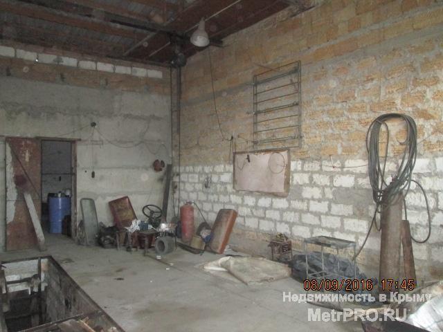 Продается гараж в гаражном кооперативе. Очень большой. В нём поместится КАМАЗ или Икарус. Или 2-3 легковые машины....