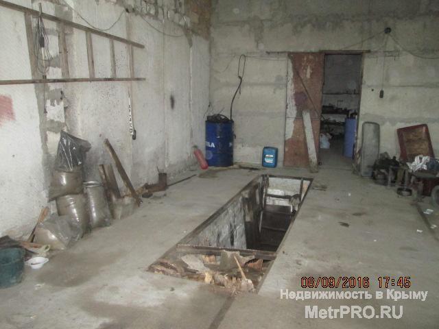 Продается гараж в гаражном кооперативе. Очень большой. В нём поместится КАМАЗ или Икарус. Или 2-3 легковые машины.... - 1