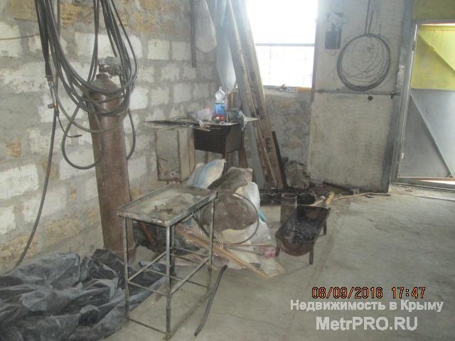 Продается гараж в гаражном кооперативе. Очень большой. В нём поместится КАМАЗ или Икарус. Или 2-3 легковые машины.... - 3