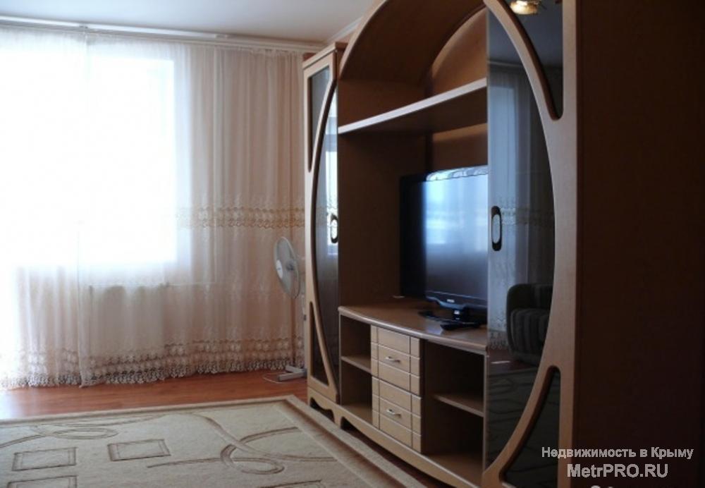 Сдается 2х комнатная квартира ул Лексина . 3/9. 60м2. Есть вся мебель и техника , 4 спальных места , 2 кровати ,... - 1