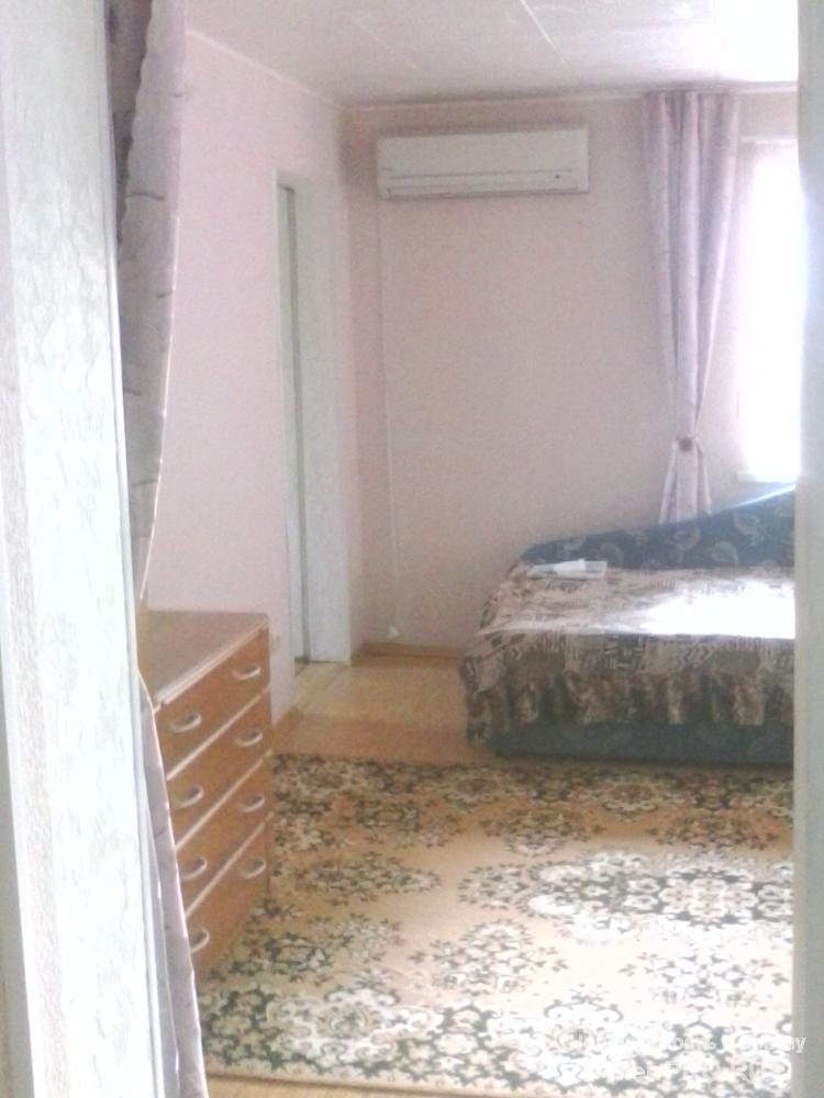 Продаётся дом на ул.Колхозной возле моря общей пл. 85 кв.м., жилая - 40 кв.м. Кухня - 12 кв.м., прихожая - 12 кв.м.,... - 2