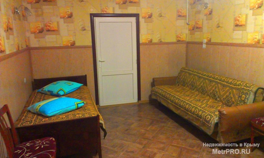 Сдается полдома в частном секторе в центре города Саки для 2-5 человек. Вам будут предоставлены две очень просторные... - 2
