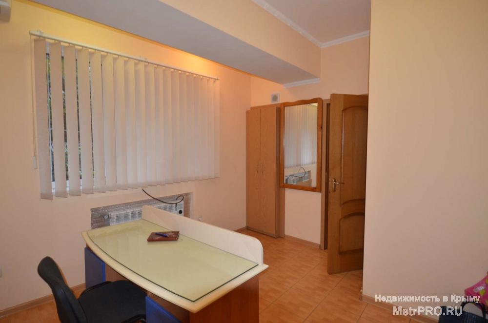 Продаётся помещение oбщ. пл. 30.1 м2 по ул. Суворовская на 1 этаже 5 этажного жилого дома. Помещение с ремонтом,...