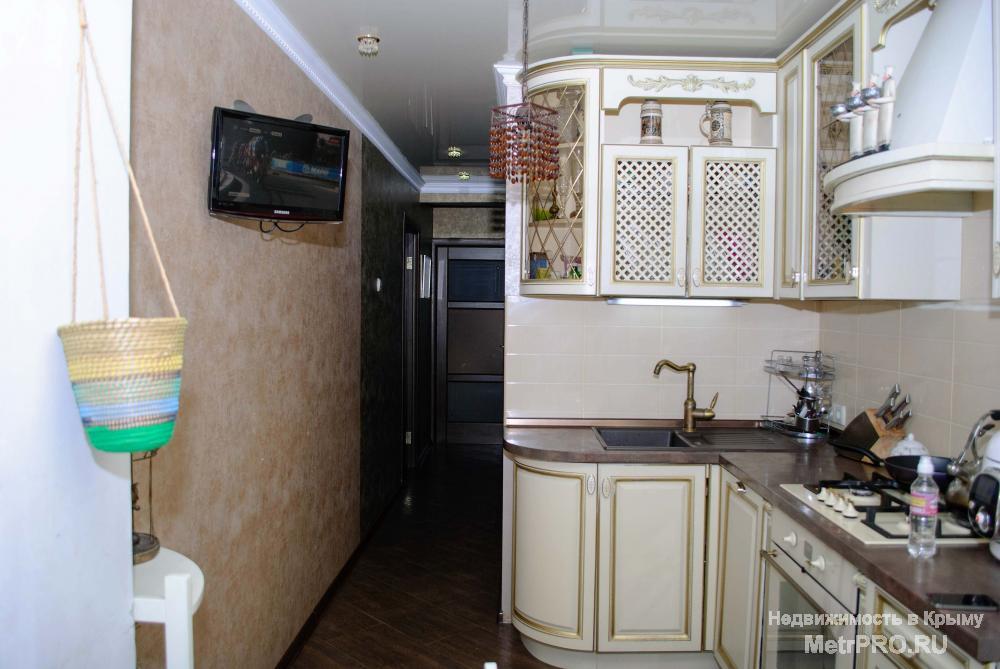 Продаётся уютная двухкомнатная квартира «грузинка» (52 кв.м.) с видом на горы, город и море. Пятый этаж пятиэтажного... - 15