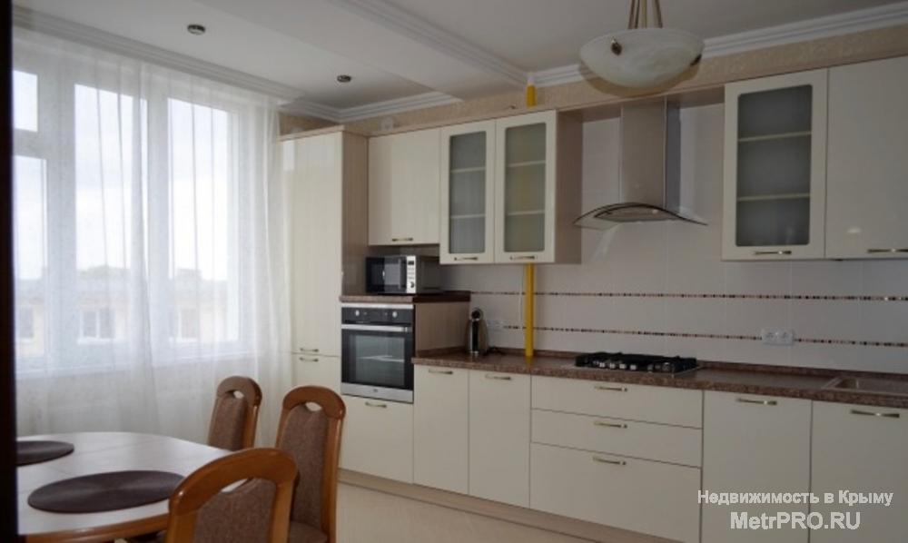 Сдается 2х комнатная квартира студия в новострое ул Смольная . 80 м² на 5/9 в квартире 3 спальных места 1 двуспальная...