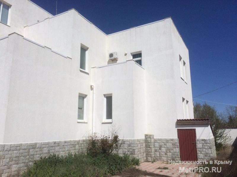 Продается пансионат в пгт. Заозерное, Песчанка, общей площадью 718 кв.м. Три этажа + подвальное помещение, 10 номеров...
