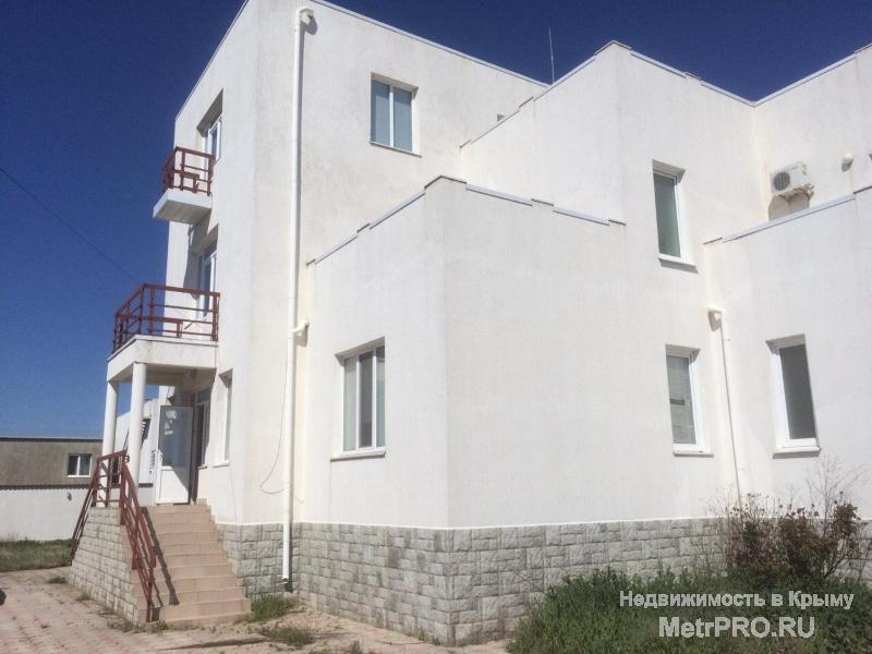 Продается пансионат в пгт. Заозерное, Песчанка, общей площадью 718 кв.м. Три этажа + подвальное помещение, 10 номеров... - 1