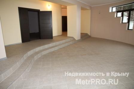 Трех этажный коттедж расположен в г. Ялта в элитном поселке городского типа Восход. Площадь дома 800 кв. м из них 120... - 11
