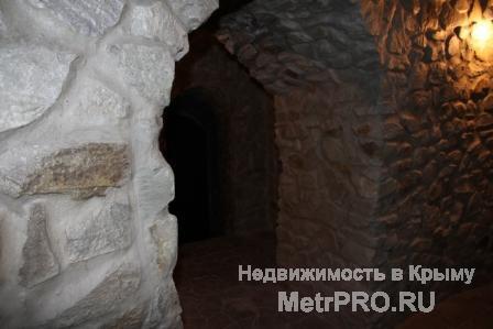 Трех этажный коттедж расположен в г. Ялта в элитном поселке городского типа Восход. Площадь дома 800 кв. м из них 120... - 17