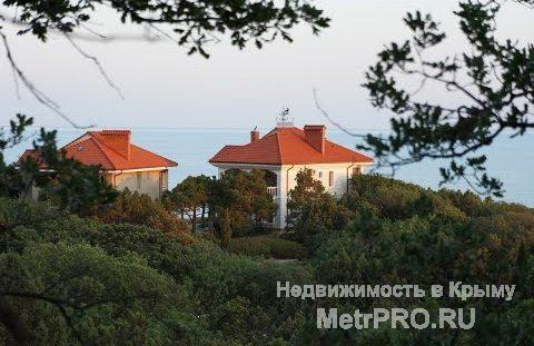 Продается коттедж в элитном поселке мыс Сарыч, 206 кв. м + 60 кв. м мансарда, 4 сотки земли. Панорамным видом на море...