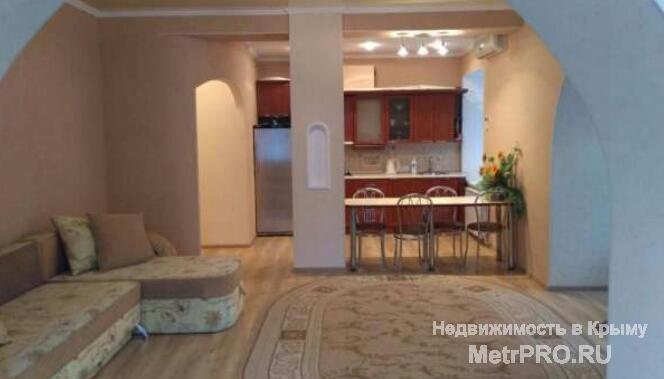Продается 2-х комнатная квартира по улице Боткинская.     Дом квартирного плана, по 4 квартиры на этаже, расположена... - 2