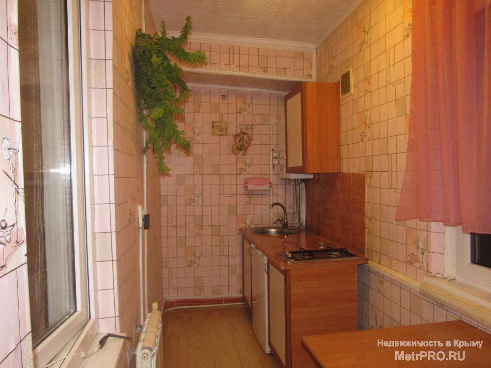 Продается однокомнатная квартира. Частный сектор (большой двор, ворота). Квартира расположена на втором этаже... - 12