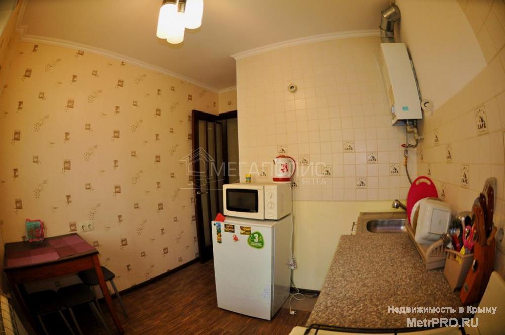 Продается 2 комнатная квартира в Ялте по улице Московская(район остановки «Октябрь»)  Квартира в Ялте  площадью 43.8... - 4