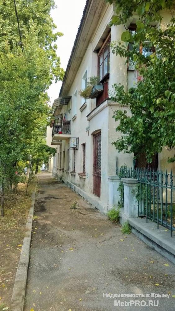 Продам трехкомнатную «сталинку» в тихом , историческом центре города.  1 эт./2 эт. Дом построен из ракушечника -летом... - 2