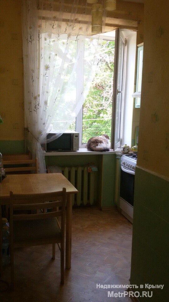 однокомнатная в центре города Севастополя ул Короленко .шатровая крыша . хороший ремонт. газовая колонка.встроенная... - 4