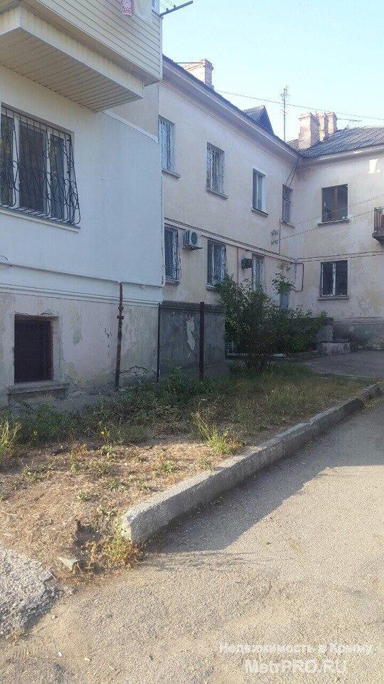 Продаётся доля в двухкомнатной квартире (комната ) на шелкунова (стрелецкая ) 2 этаж .цена 850 тыс рублей доля не... - 1