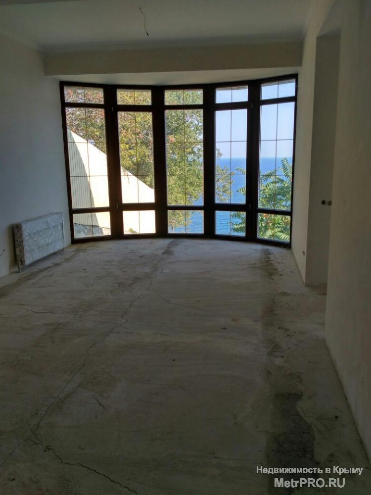Продается 3-этажный дом, в селе Лазурное Алуштинского района. Построен в 2008 году.  Без внутренней отделки.... - 6