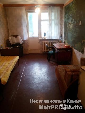 Продаю квартиру все удобства. сан узел в кафеле, просторный балкон, на окнах решетки не угловая. Высокие потолки.... - 2