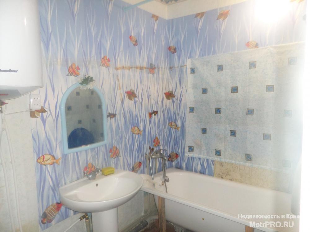 Продается 1к.кв по пр. Победа, 7/9эт, 35кв.м, большая квадратная кухня, встроенная кухня. Санузел совмещен, окна... - 4