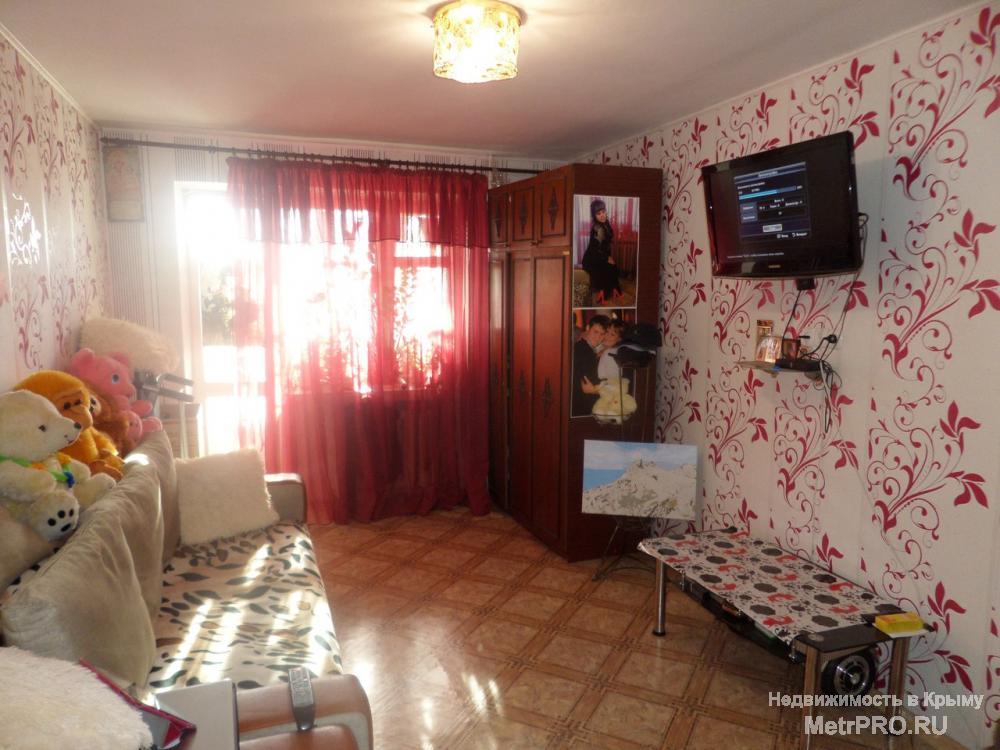 Представляю вашему вниманию 2 комнатную квартиру на 1 этаже в нормальном состоянии, высокий цоколь, окна не на...