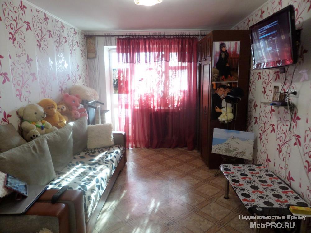 Представляю вашему вниманию 2 комнатную квартиру на 1 этаже в нормальном состоянии, высокий цоколь, окна не на... - 2