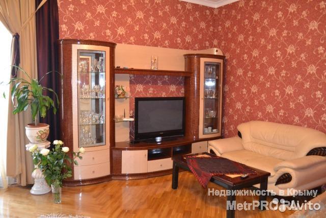 Сдается посуточно шикарная 4-х комнатная квартира в самом центре Севастополя на ул.Г.Петрова, 4. Комнаты раздельные,... - 2