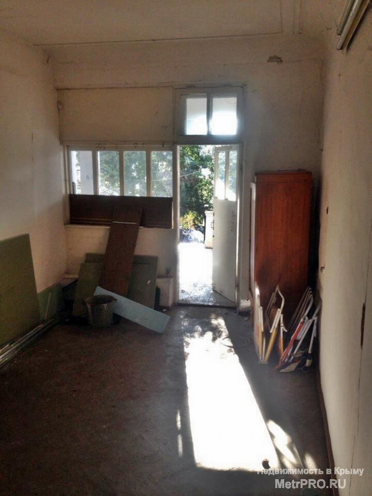 Продаются 2 квартиры на одной площадке (примыкающие друг к другу), расположенны на 1эт./ 2 эт. старинного дома,... - 2
