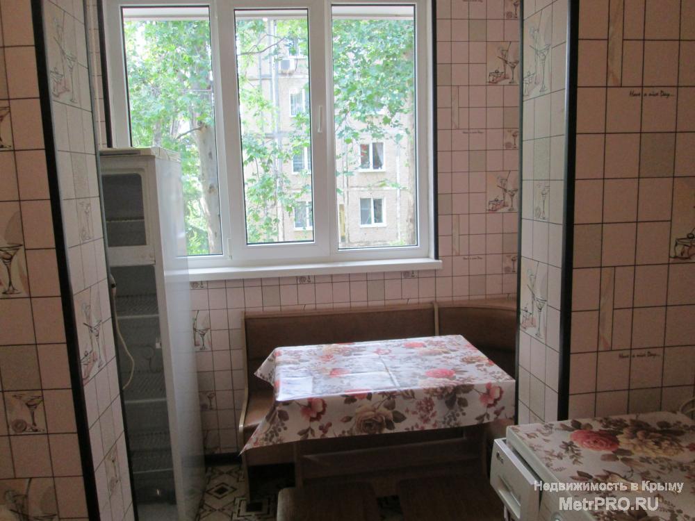 Сдаётся двухкомнатная квартира в уютном, спальном районе города. До моря 10-13 мин. по тенистой прямой аллее. Рядом... - 6