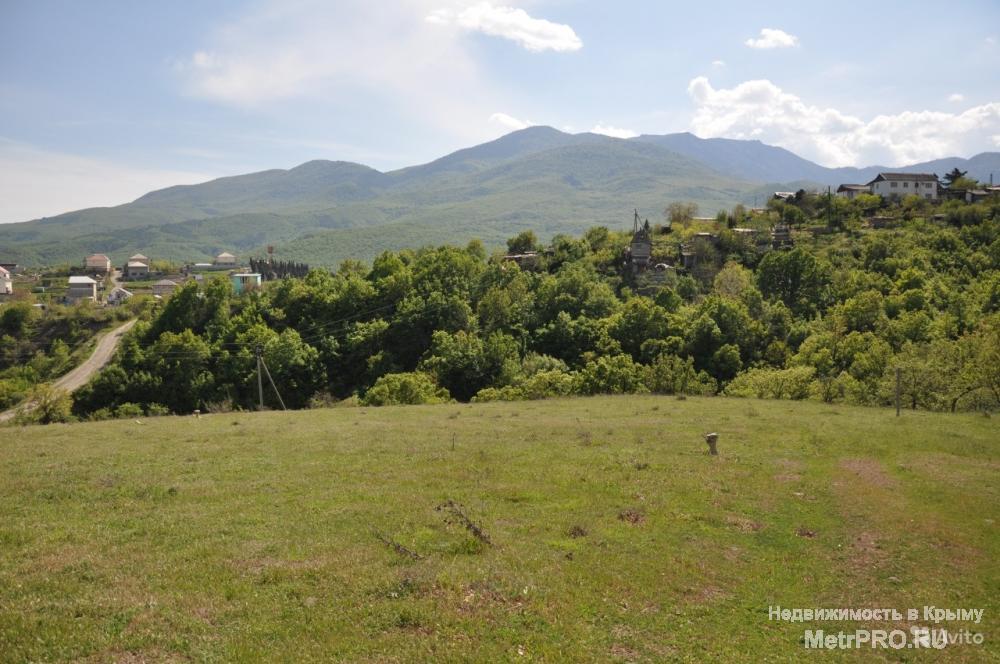 СРОЧНО ПРОДАМ УЧАСТОК !  Расположен в живописной горно-лесной зоне Крыма.  Алушта с.Изобильное.  В 80 метрах от...