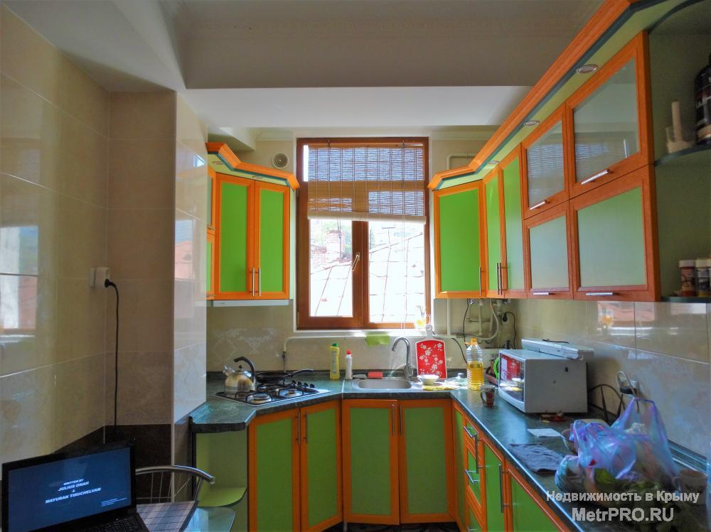 Продам квартиру в центре города, улица Пироговская. Ровное место. Рядом остановка транспорта, парк, школа, детский... - 2