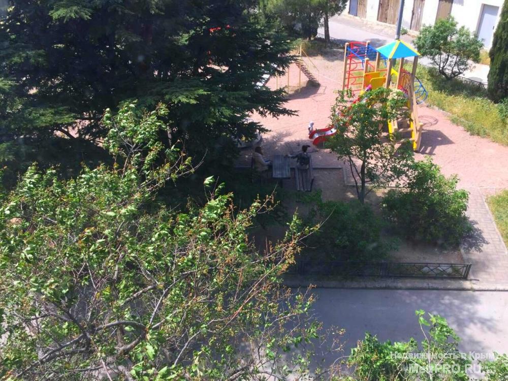 2-х комнатная квартира  47 кв.м расположена на третьем этаже пятиэтажного дома в Симеизе.  В Симеизе самым удачным... - 1