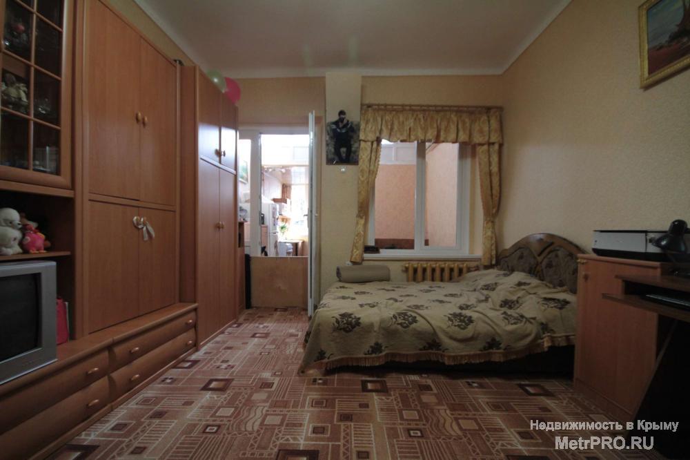 Продаётся 1 ккв в центре Ялты, по ул.Яна Булевского. Тип постройки: Старый фонд.  Квартира расположена на 1 этаже\2-х...