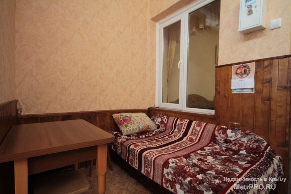 Продаётся 1 ккв в центре Ялты, по ул.Яна Булевского. Тип постройки: Старый фонд.  Квартира расположена на 1 этаже\2-х... - 5