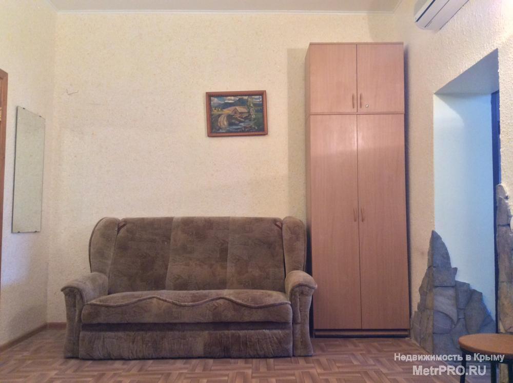 Отличный вариант отдыха в Алупке для энергичных людей, не обремененных толстыми кошельками. Номер студия, 4 спальных... - 1