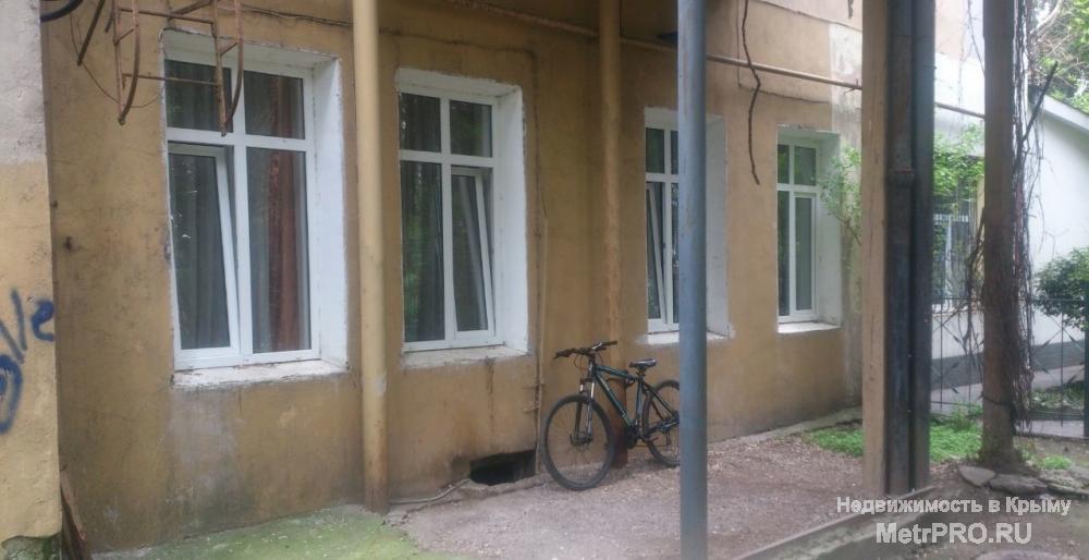 Продам 2-х комнатную квартиру, по ул. Екатерининская. Расположена на 1 эт./ 2 эт. дома.( старый фонд). Общая пл. 50...
