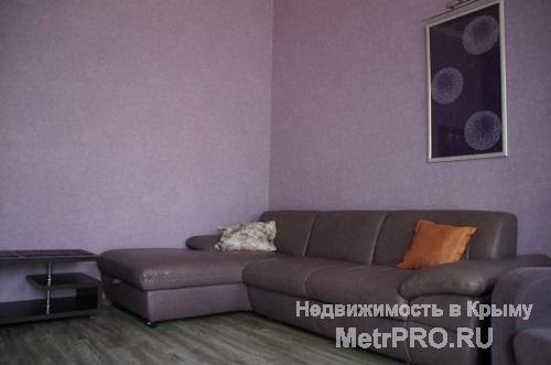 Сдается посуточно на центральной улице двухкомнатная квартира с раздельными комнатами с евроремонтом, мебелью и... - 2